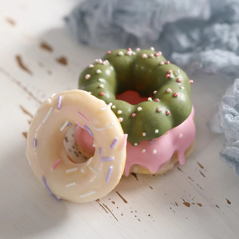 Silicone Donut Mould – 3D Non-Stick Baking Mould for Donuts, Muffins, Cakes and Pastries