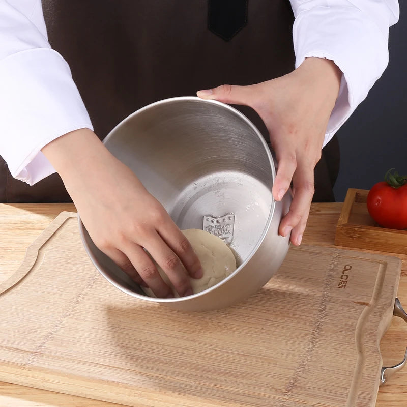 Stainless Steel Mixing Bowl with Lid – Versatile Salad, Stirring & Food Storage Container