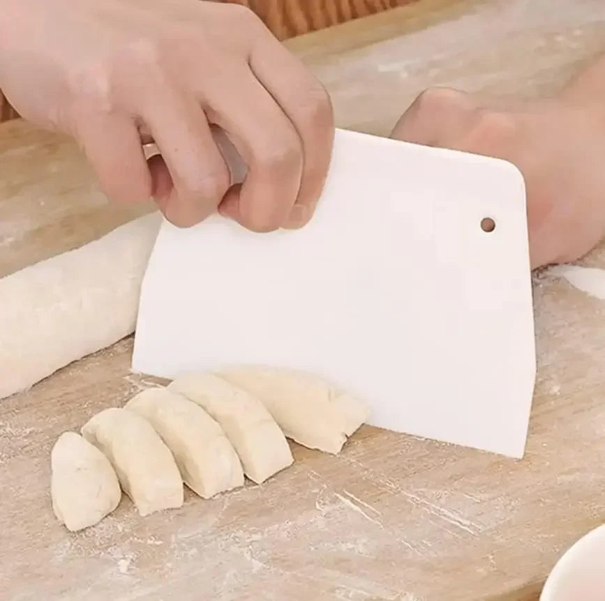 Multipurpose Dough Cutter – Precision Tool for Pastry, Bread & Pizza Dough