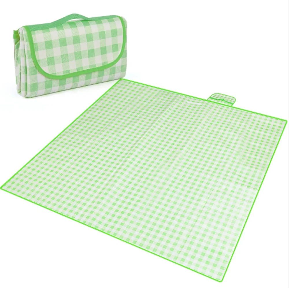 Checkered Picnic Blanket 140×190cm – Washable Lightweight Mat with Handle for Camping