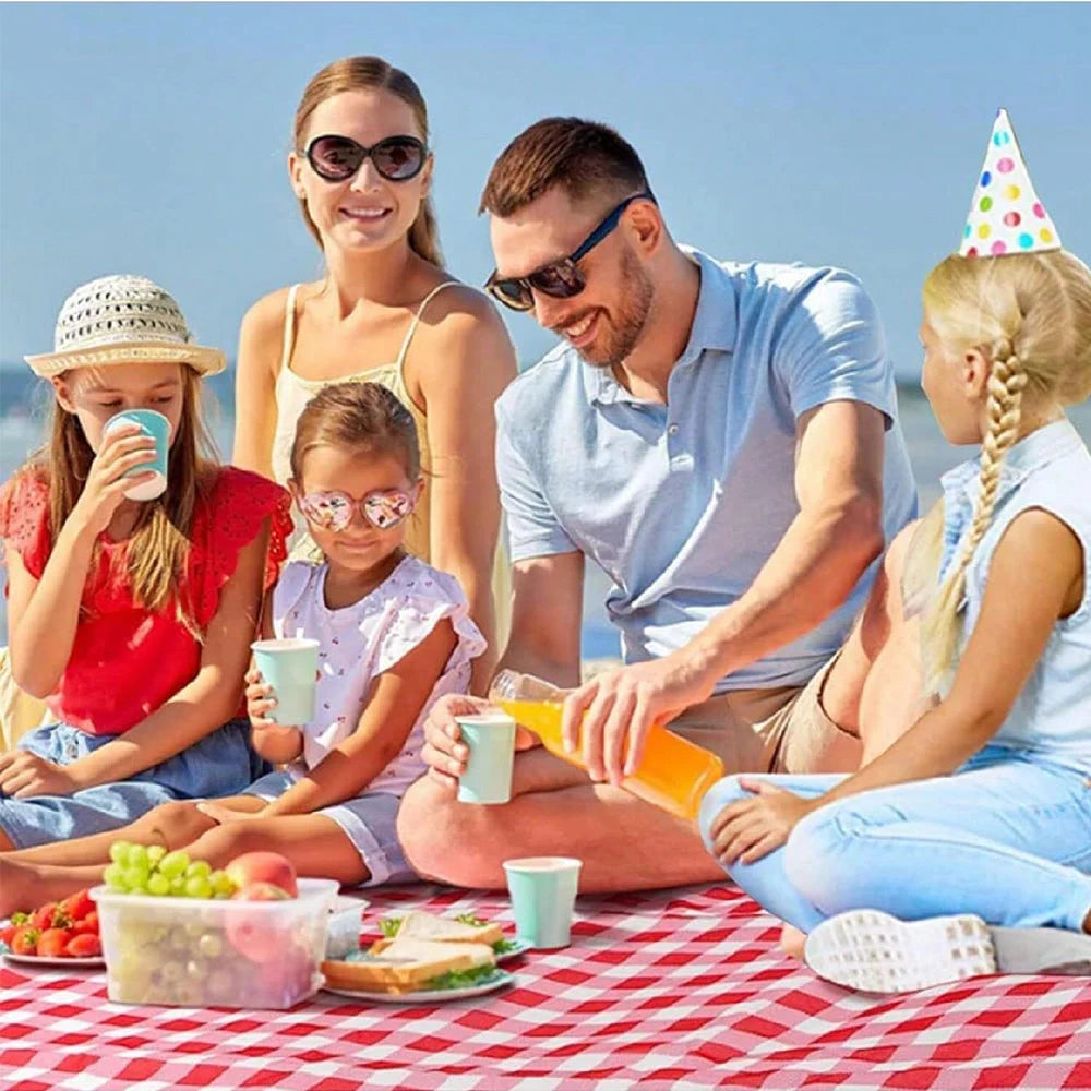 Checkered Picnic Blanket 140×190cm – Washable Lightweight Mat with Handle for Camping