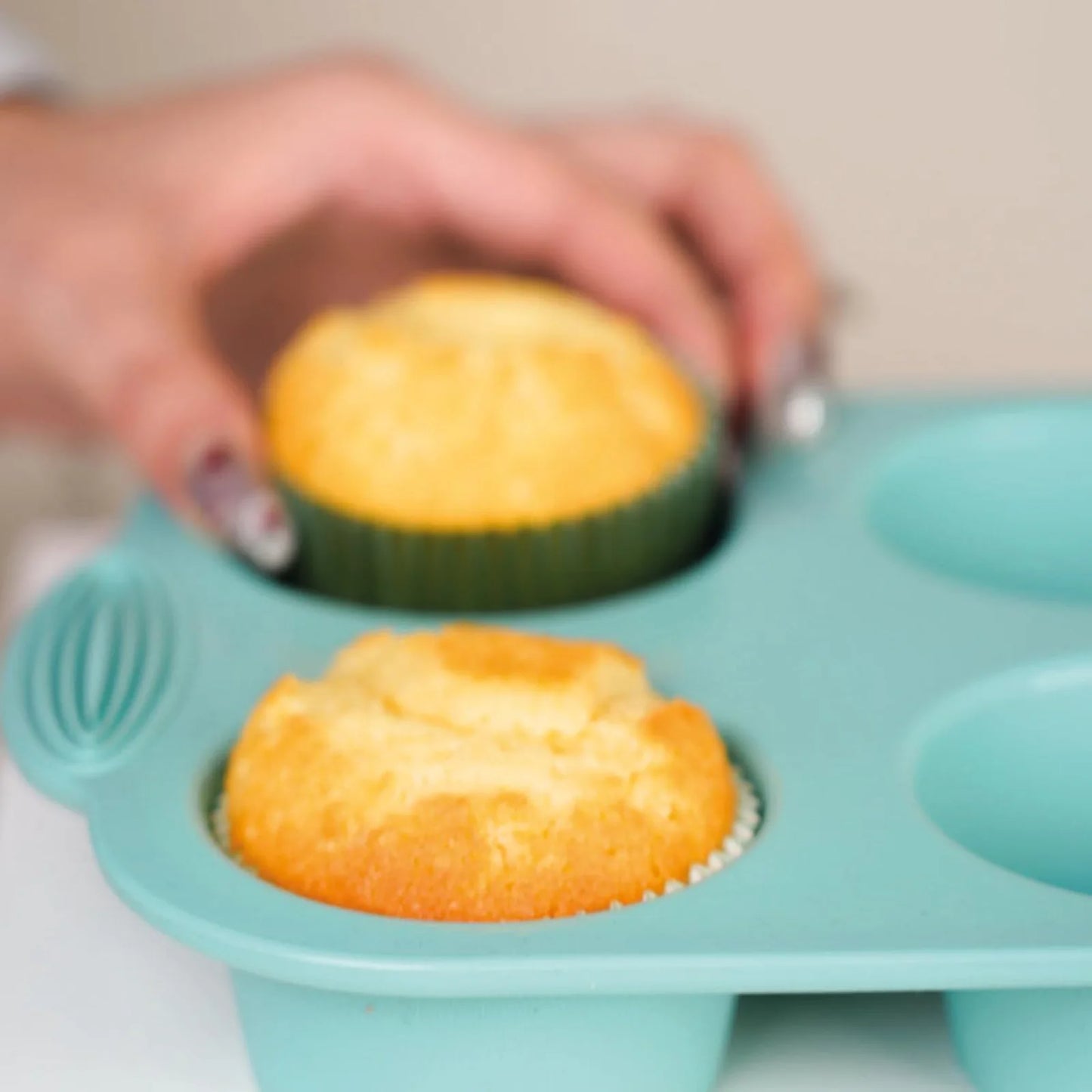 Silicone 6-Cup Cake Mould – Non-Stick Muffin Tray for Baking Cupcakes, Cakes and Biscuits