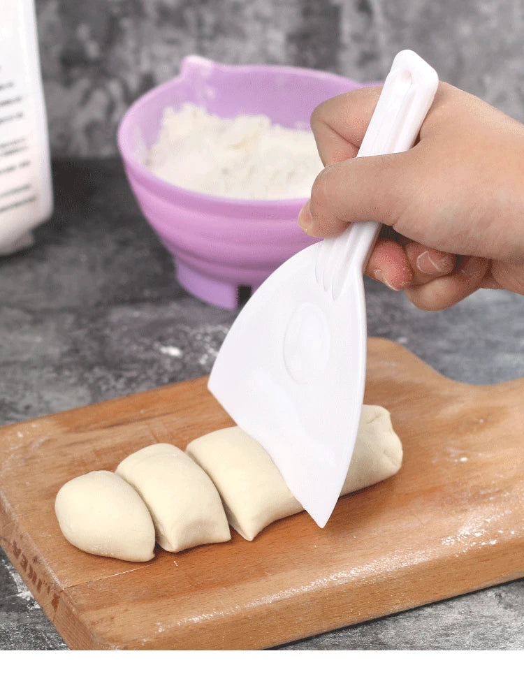 Plastic Cake Knife and Dough Scraper – Soft Scratch Board for Baking, Butter, and Chocolate