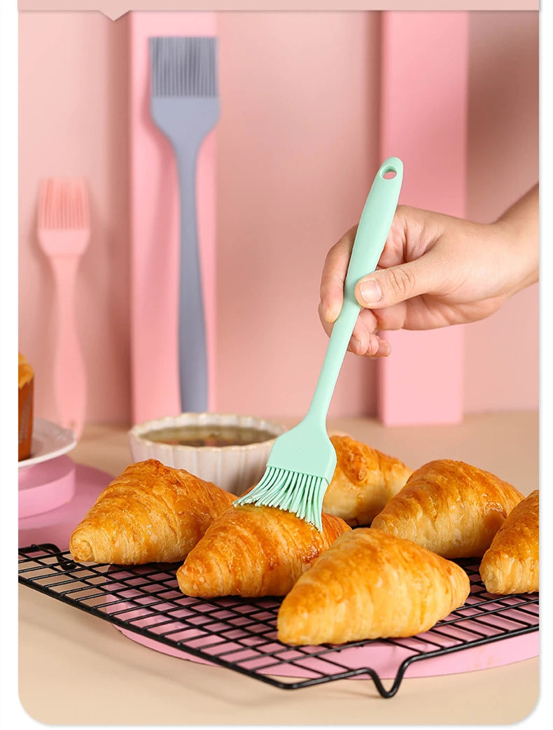 Short or Long Silicone Baking Oil Brush – Heat Resistant Pastry, Pizza and BBQ Cooking Tool