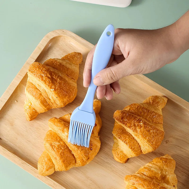Short or Long Silicone Baking Oil Brush – Heat Resistant Pastry, Pizza and BBQ Cooking Tool
