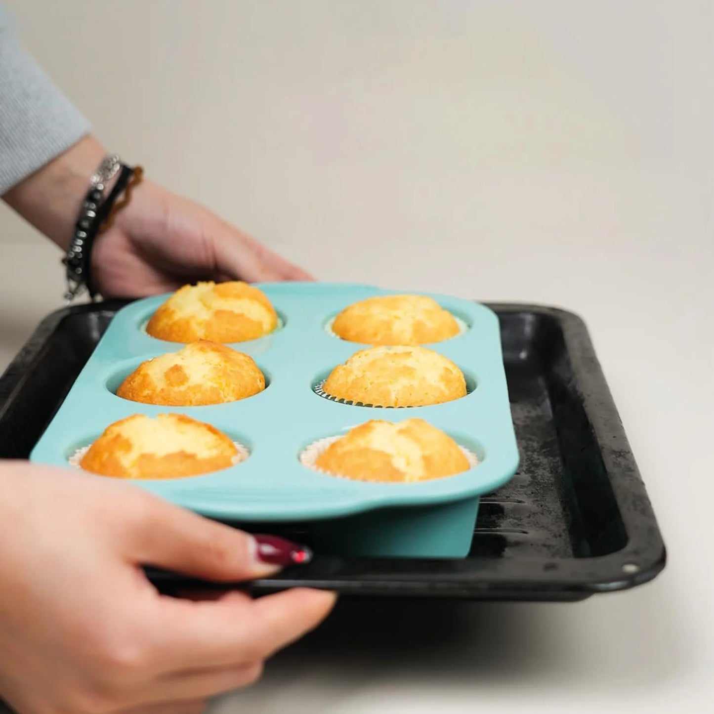 Silicone 6-Cup Cake Mould – Non-Stick Muffin Tray for Baking Cupcakes, Cakes and Biscuits