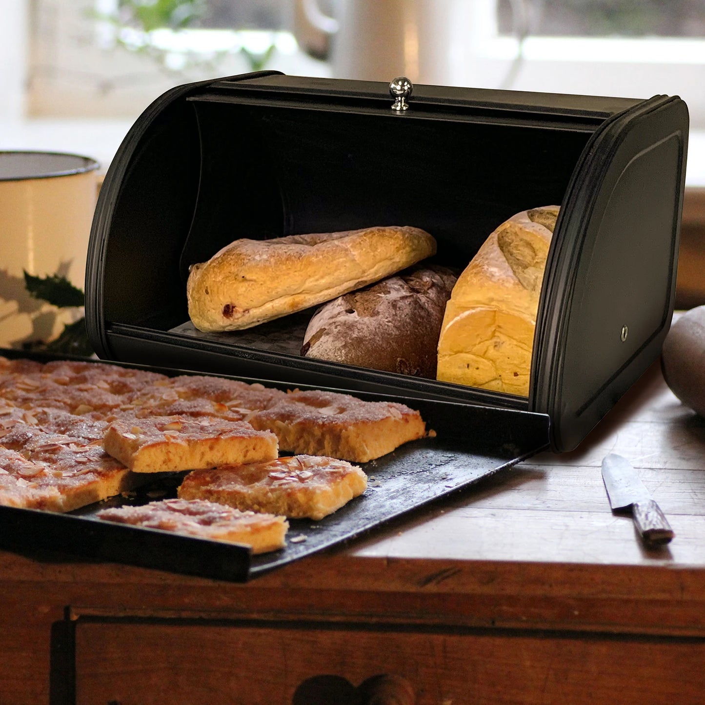 Metal Bread Storage Box – Carbon Steel Clamshell Bin for Keeping Bread Fresh