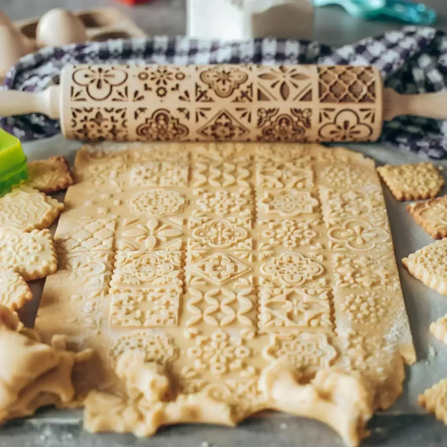 Wooden Embossed Rolling Pin – 35cm Patterned Roller for Cookies, Biscuits & Fondant