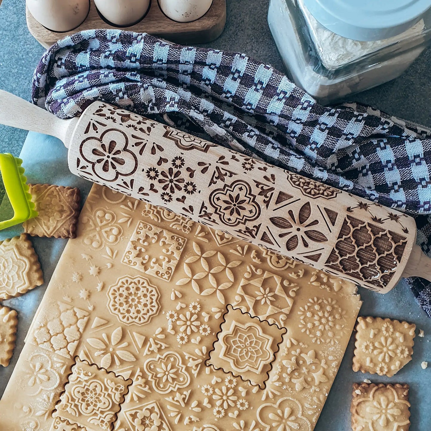 Wooden Embossed Rolling Pin – 35cm Patterned Roller for Cookies, Biscuits & Fondant