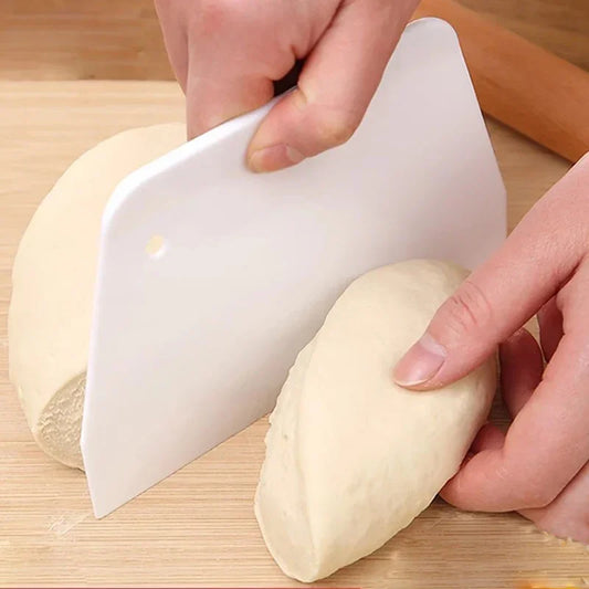 Multipurpose Dough Cutter – Precision Tool for Pastry, Bread & Pizza Dough